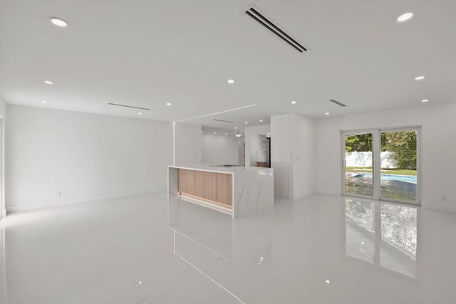 979 NW 8th Street, Boca Raton, FL 33486