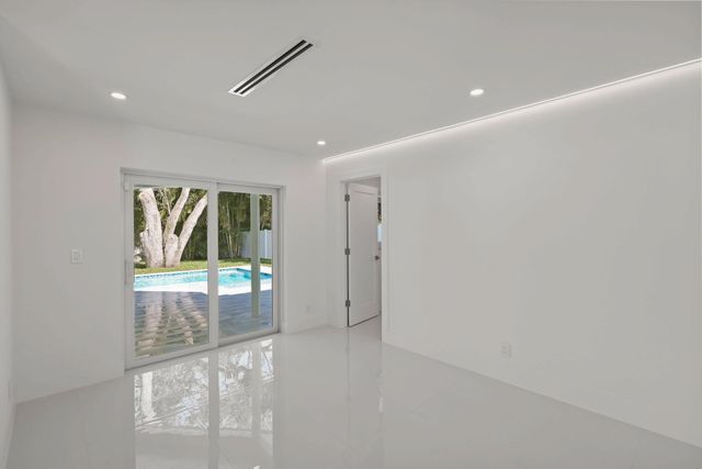 979 NW 8th Street, Boca Raton, FL 33486