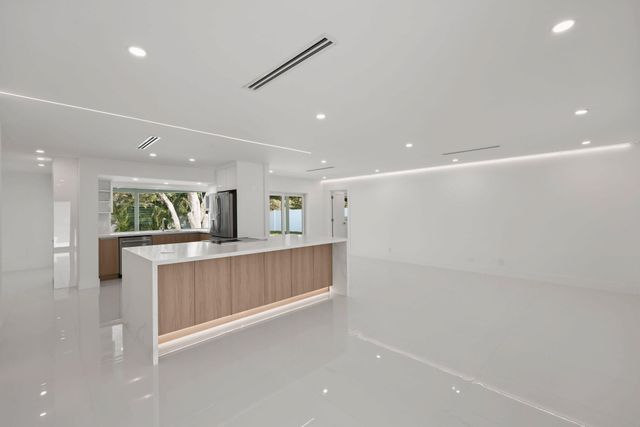 979 NW 8th Street, Boca Raton, FL 33486