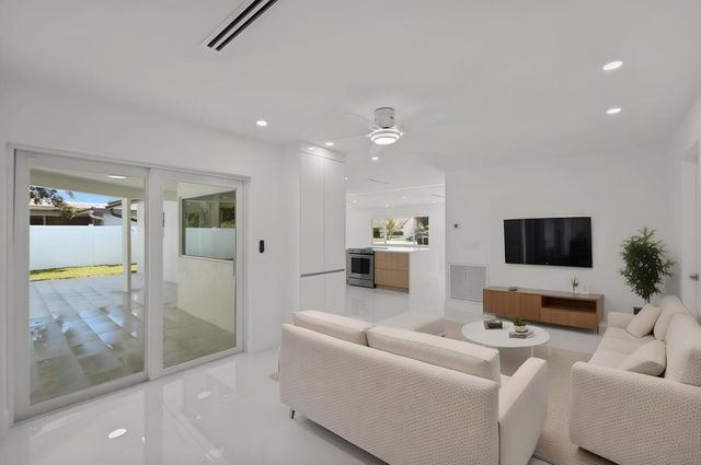 979 NW 8th Street, Boca Raton, FL 33486