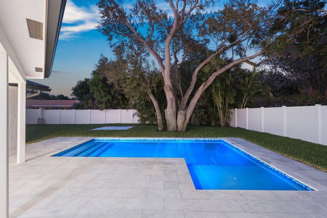 979 NW 8th Street, Boca Raton, FL 33486