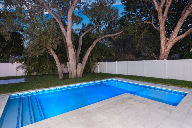 979 NW 8th Street, Boca Raton, FL 33486