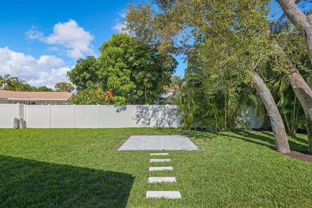 979 NW 8th Street, Boca Raton, FL 33486