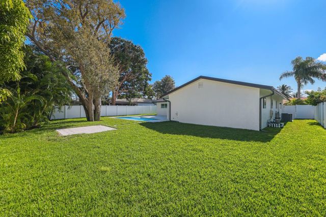 979 NW 8th Street, Boca Raton, FL 33486