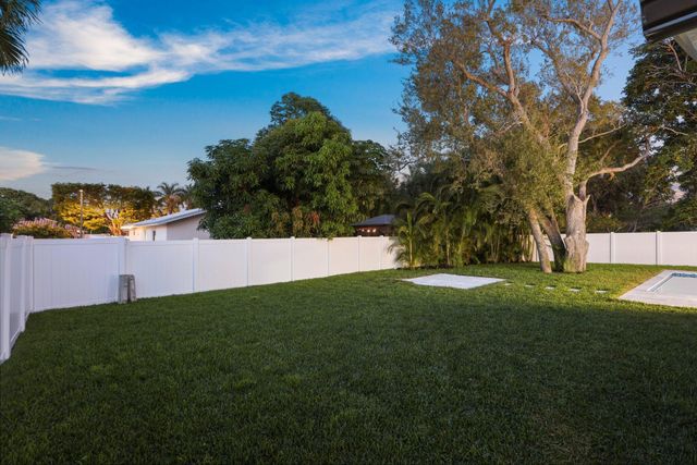 979 NW 8th Street, Boca Raton, FL 33486