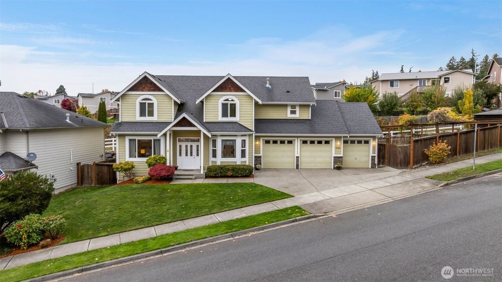 2724 74th Drive NE, Marysville, WA 98270