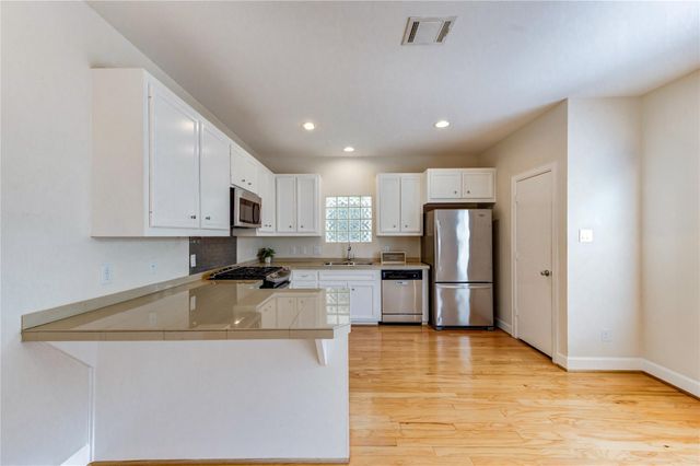 3721 Main Poplar Drive, Houston, TX 77025