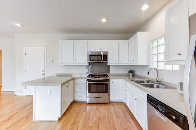 3721 Main Poplar Drive, Houston, TX 77025