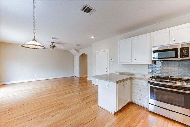 3721 Main Poplar Drive, Houston, TX 77025