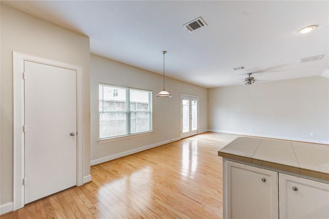 3721 Main Poplar Drive, Houston, TX 77025