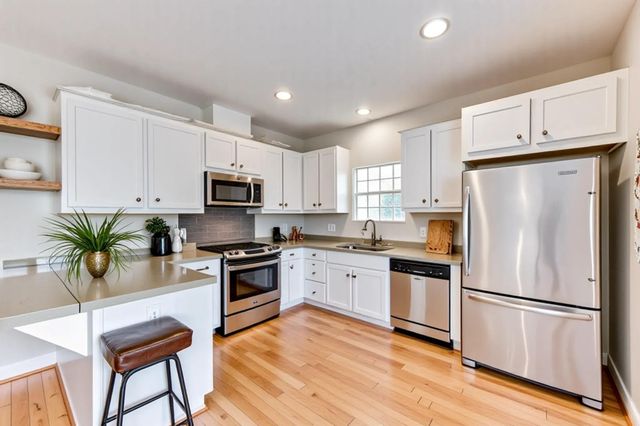 3721 Main Poplar Drive, Houston, TX 77025