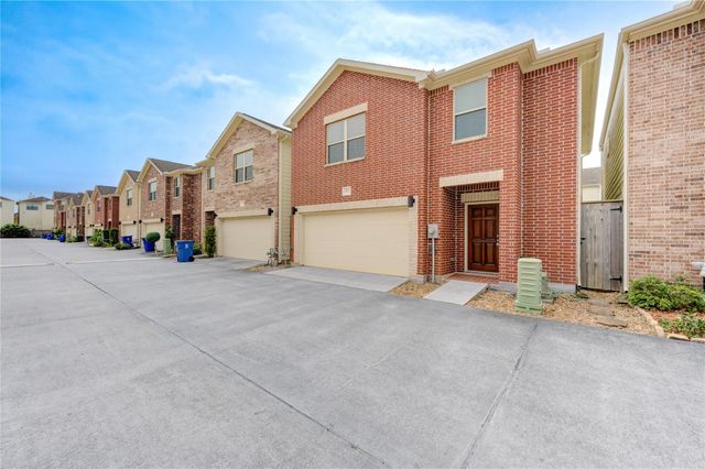 3721 Main Poplar Drive, Houston, TX 77025