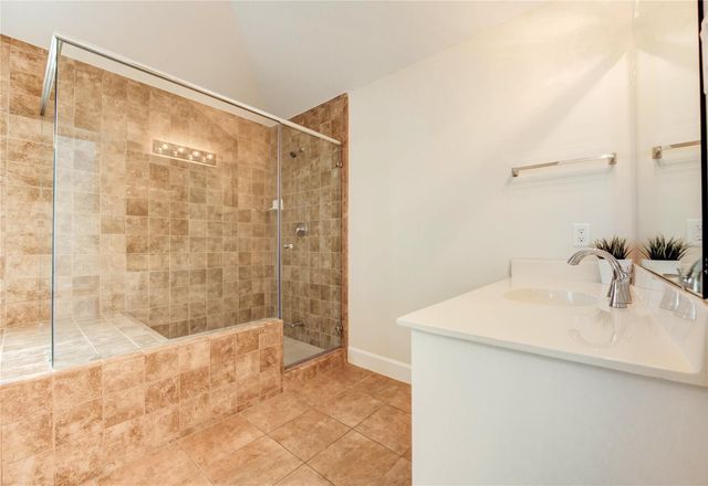 3721 Main Poplar Drive, Houston, TX 77025