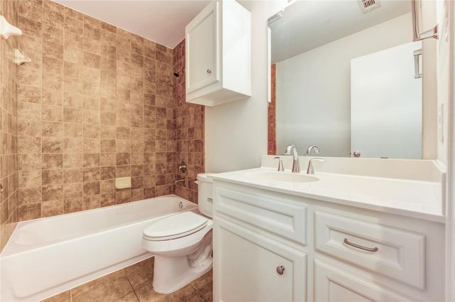 3721 Main Poplar Drive, Houston, TX 77025