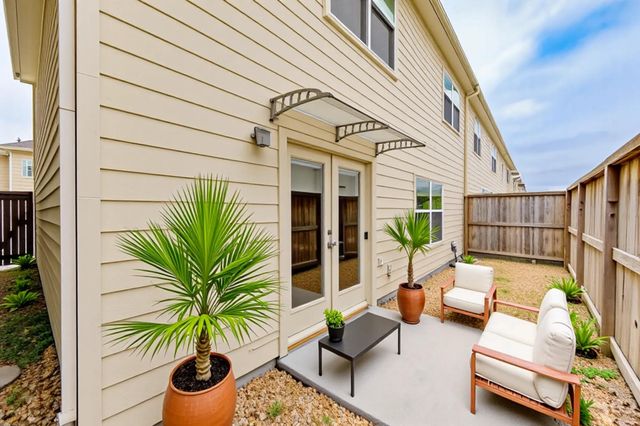 3721 Main Poplar Drive, Houston, TX 77025