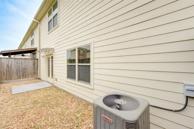 3721 Main Poplar Drive, Houston, TX 77025