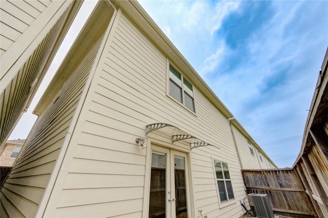 3721 Main Poplar Drive, Houston, TX 77025