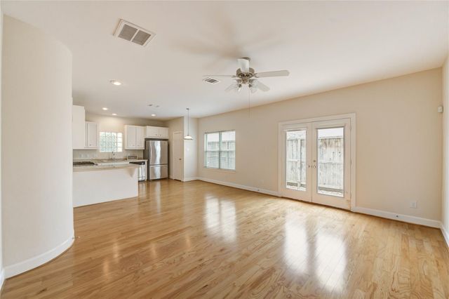 3721 Main Poplar Drive, Houston, TX 77025