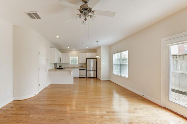 3721 Main Poplar Drive, Houston, TX 77025