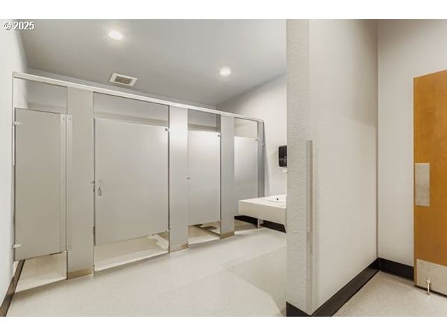 24353 S RIDGE Rd, Beavercreek, OR 97004