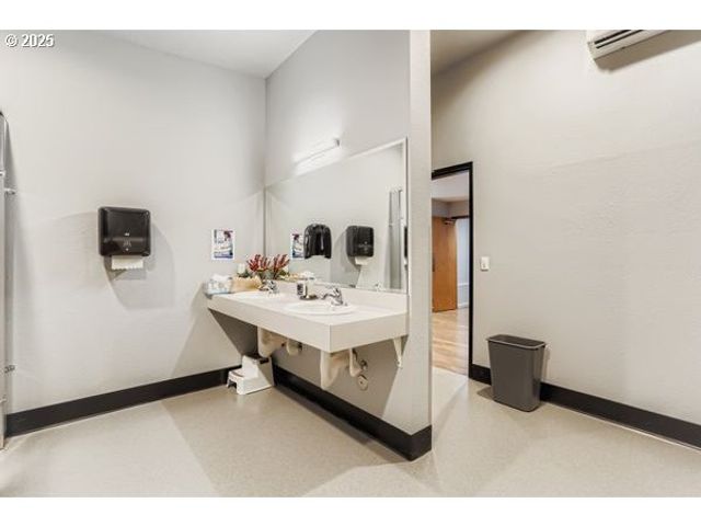 24353 S RIDGE Rd, Beavercreek, OR 97004