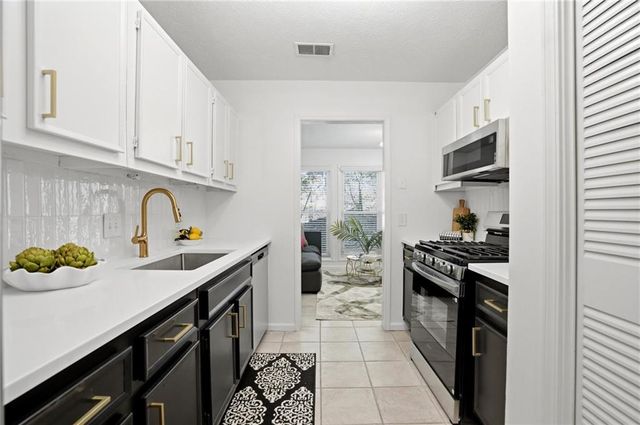 4013 Lake Pointe Circle, Roswell, GA 30075