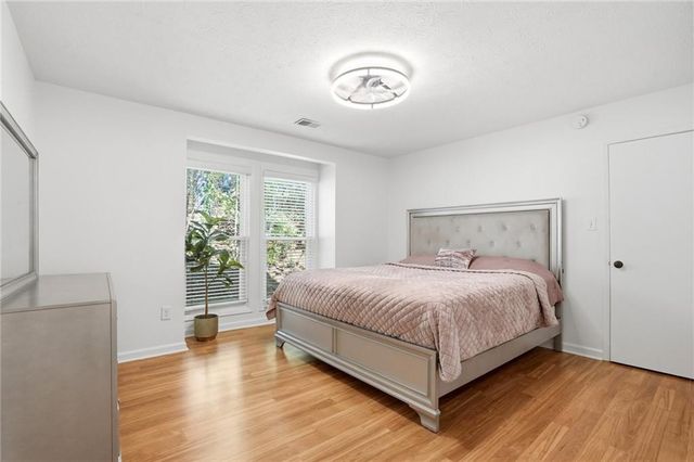 4013 Lake Pointe Circle, Roswell, GA 30075