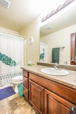 3865 N Galaxy Ln Lane, Sioux Falls, SD 57107