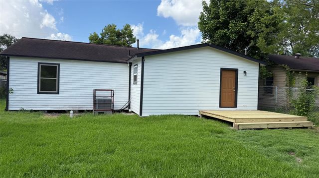 7429 W Knoll Street, Houston, TX 77028