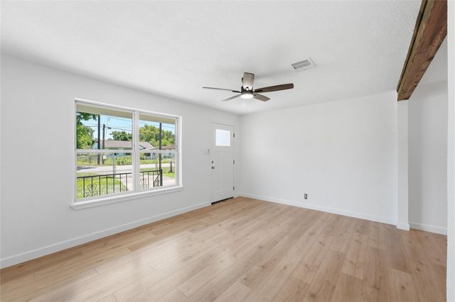 7429 W Knoll Street, Houston, TX 77028