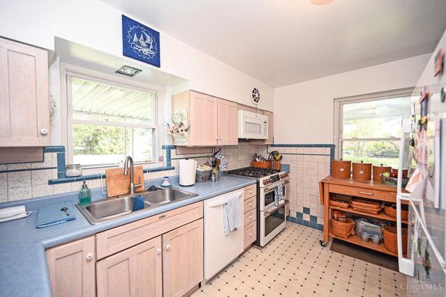 2974 Westbrook Drive, Cincinnati, OH 45238