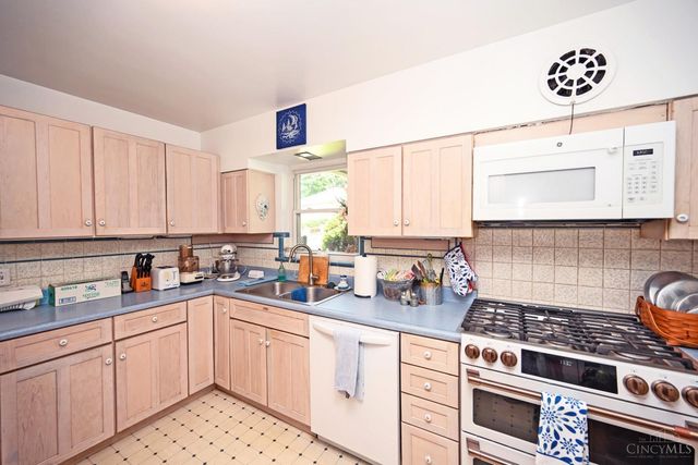 2974 Westbrook Drive, Cincinnati, OH 45238