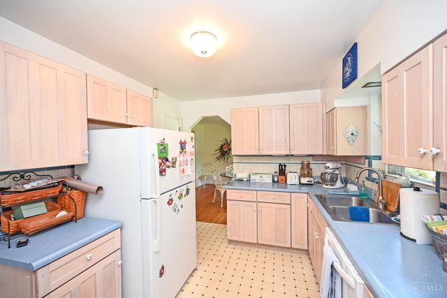 2974 Westbrook Drive, Cincinnati, OH 45238