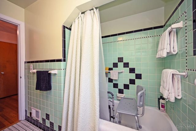 2974 Westbrook Drive, Cincinnati, OH 45238