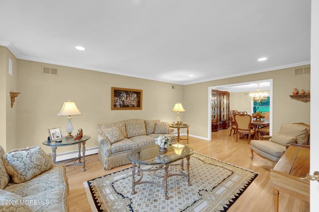 7 Seaman Road, Freehold, NJ 07728