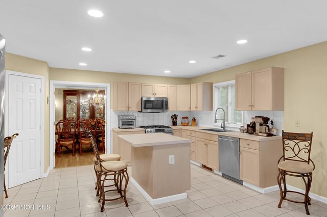 7 Seaman Road, Freehold, NJ 07728