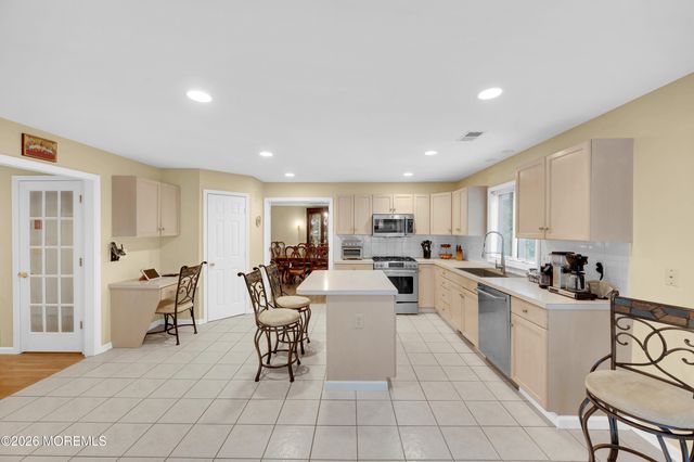 7 Seaman Road, Freehold, NJ 07728