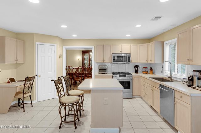 7 Seaman Road, Freehold, NJ 07728