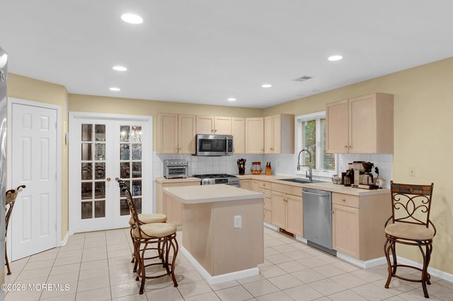 7 Seaman Road, Freehold, NJ 07728