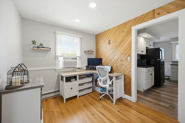 22 Hillcrest Ave, Seekonk, MA 02771