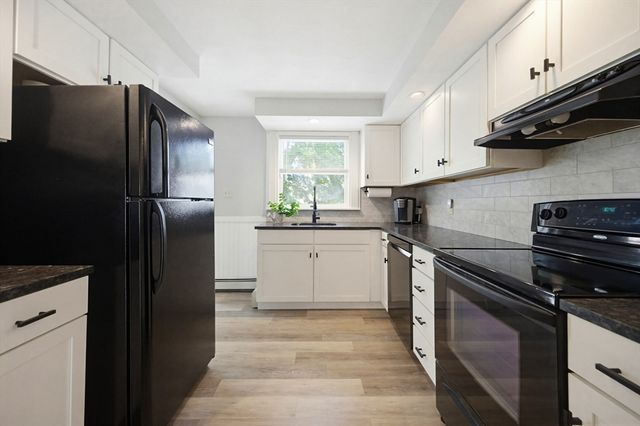 22 Hillcrest Ave, Seekonk, MA 02771