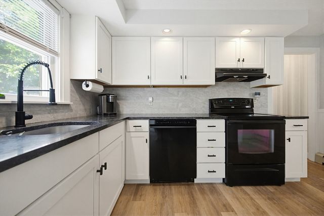22 Hillcrest Ave, Seekonk, MA 02771
