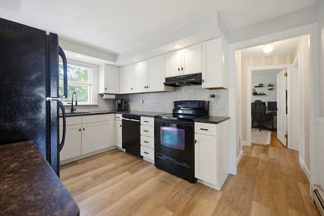 22 Hillcrest Ave, Seekonk, MA 02771
