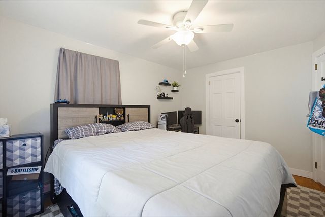 22 Hillcrest Ave, Seekonk, MA 02771