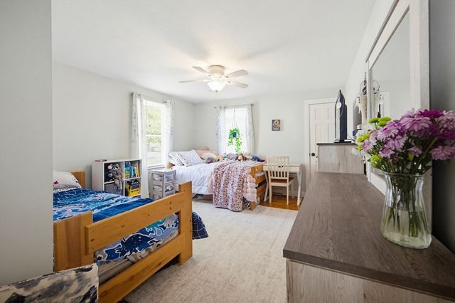22 Hillcrest Ave, Seekonk, MA 02771
