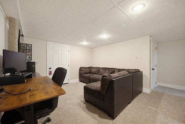22 Hillcrest Ave, Seekonk, MA 02771