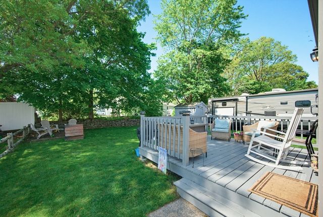 22 Hillcrest Ave, Seekonk, MA 02771