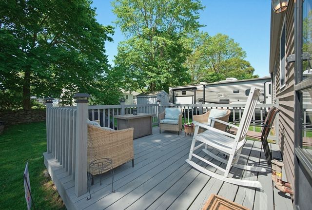 22 Hillcrest Ave, Seekonk, MA 02771