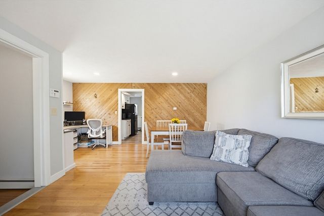 22 Hillcrest Ave, Seekonk, MA 02771