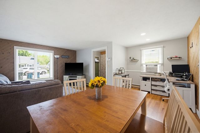 22 Hillcrest Ave, Seekonk, MA 02771